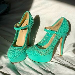 Mint lace Mary Jane platform stilettos, size 7.5